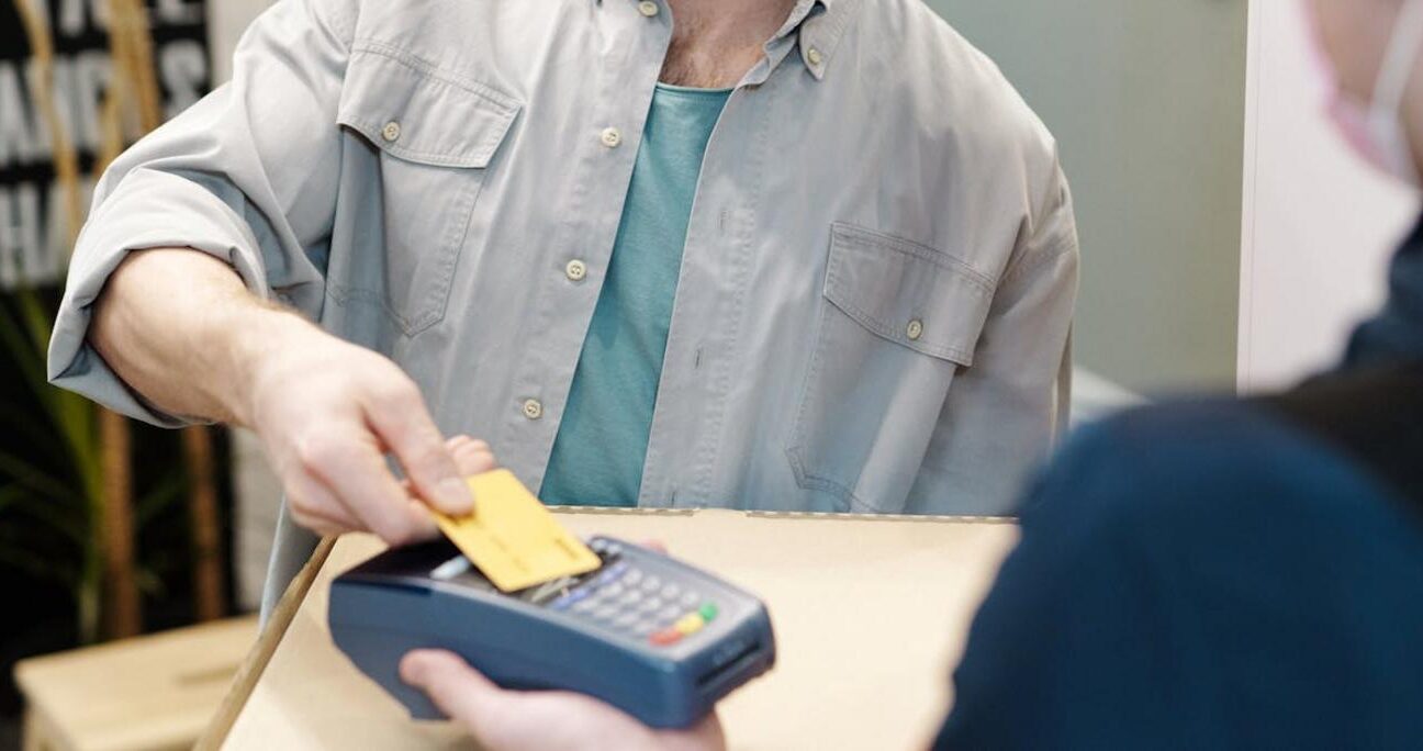 Credit Agricole Kontakt: Jak Skontaktować się z Bankiem?