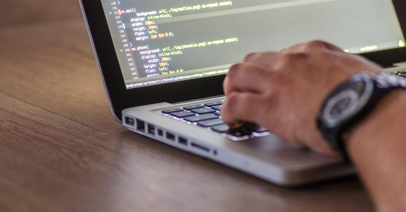 Dowiedz się: Pożyczka przez internet – czym jest i jak działa?