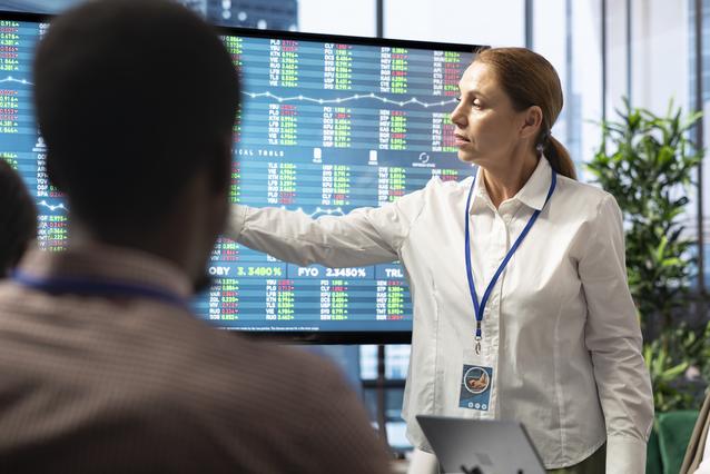 Czy warto trzymać akcje PKO BP przy zmieniającej się sytuacji rynkowej