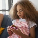 Czy warto trzymać akcje PKO BP przy zmieniającej się sytuacji rynkowej