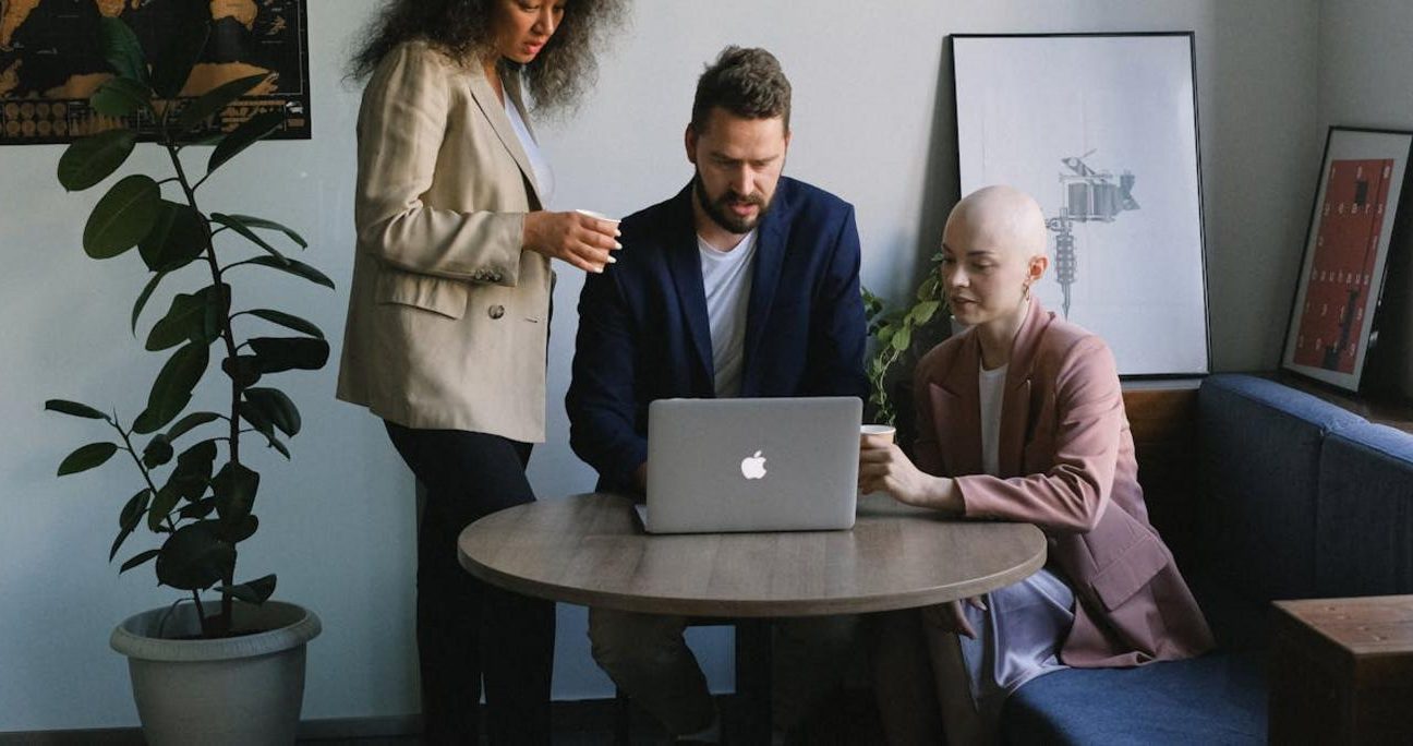 Komórka organizacyjna: klucz do efektywnego zarządzania firmą