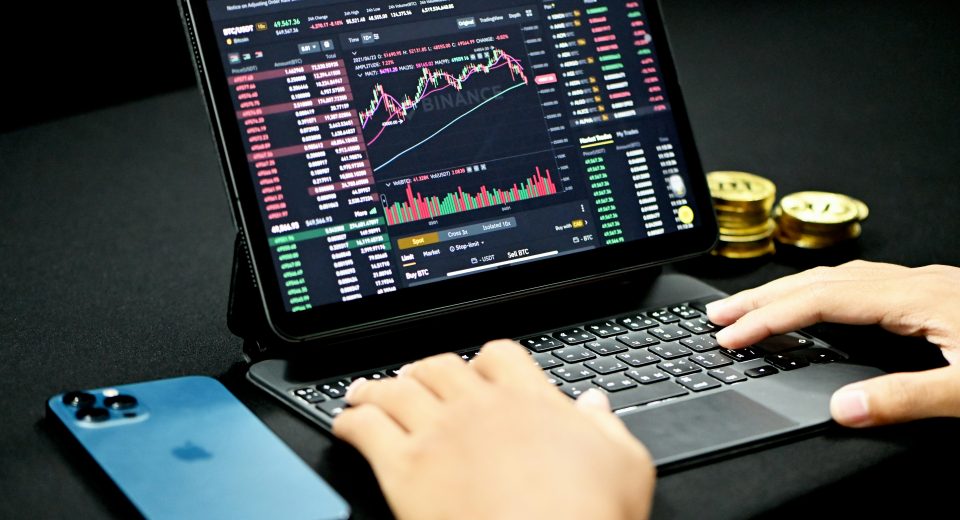 Kryptoaktywa: jak bezpiecznie wejść w świat cyfrowych aktywów
