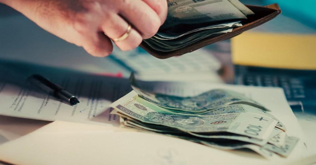 Czy pracujący emeryt ma koszty uzyskania przychodu i jak je rozliczyć