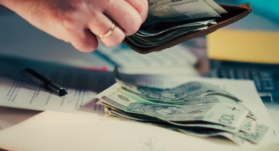 Czy pracujący emeryt ma koszty uzyskania przychodu i jak je rozliczyć
